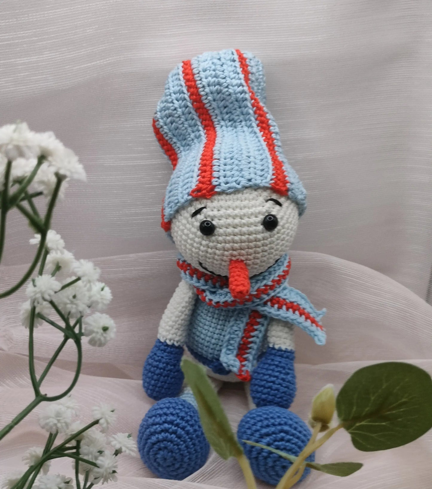 amigurumi horgolt hóember sapkával és sállal