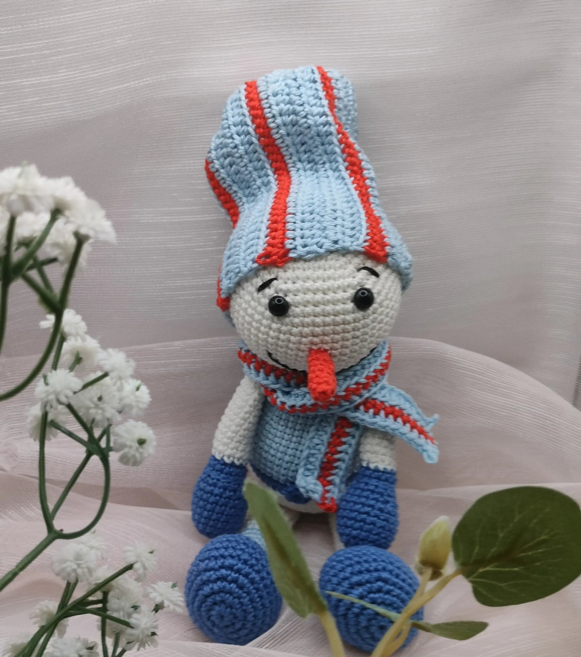 amigurumi horgolt hóember sapkával és sállal