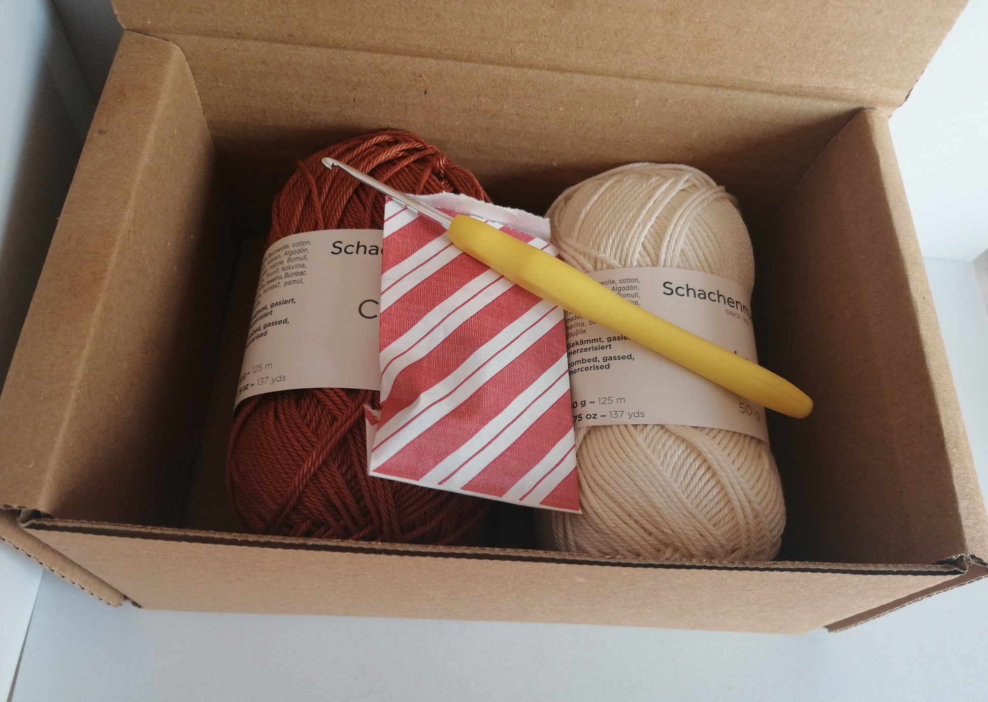 barna macis horgoló készlet tartalma